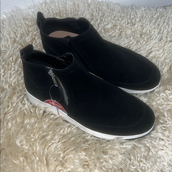 Blondo Ellorie Women's Waterproof Wedge Sneaker - Picture 2 of 7